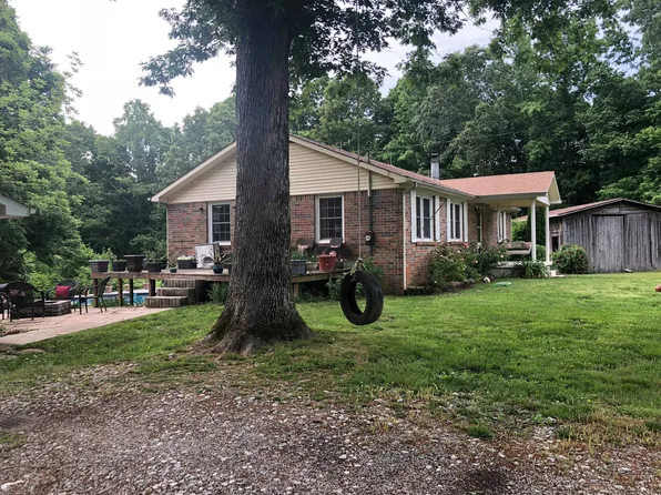 1875 Douglas Dr, Holladay, TN 38341