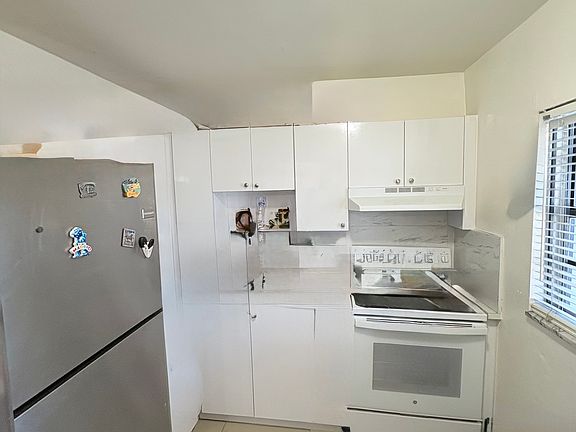 3rd image of 1335 W 68th St APT 303