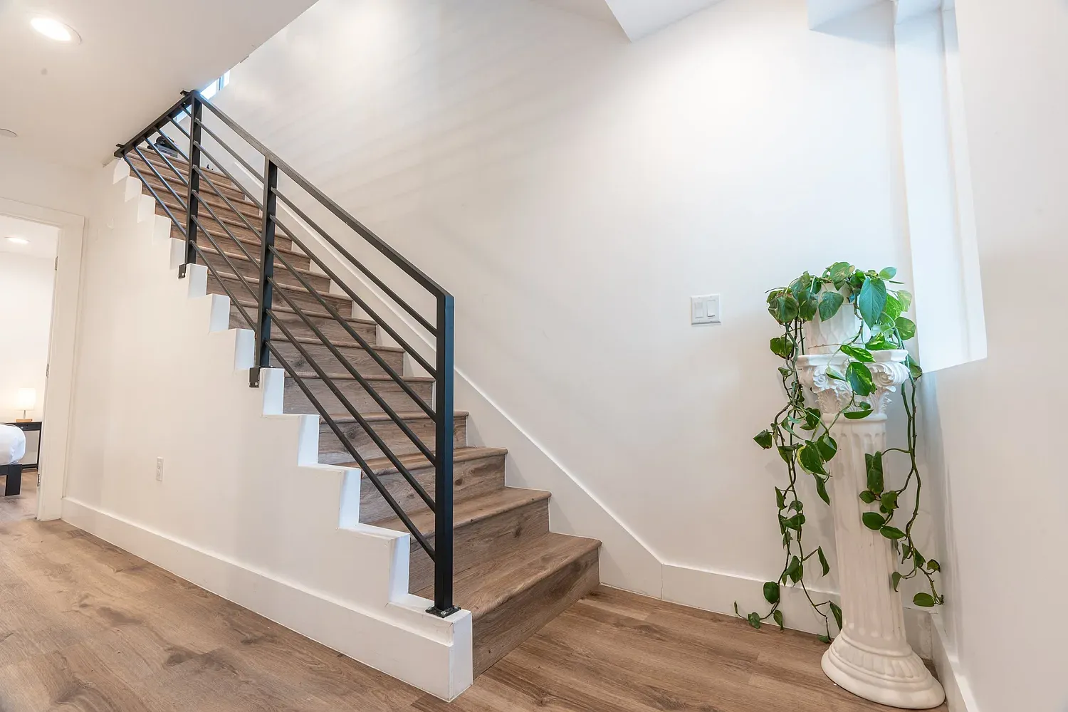 5 bed, $1,850 — Photo 4