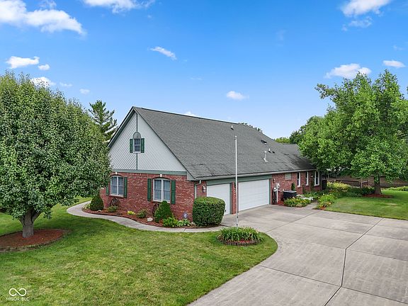 2nd image of 105 Woodfield Grn