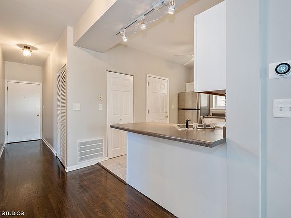 4th image of 3431 W Shakespeare Ave APT 3A