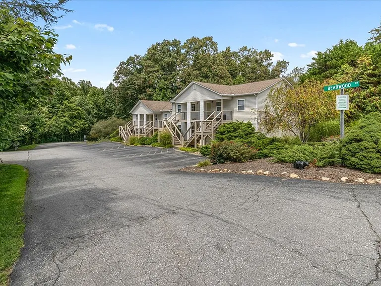 100 Bearwood Dr — Photo 2