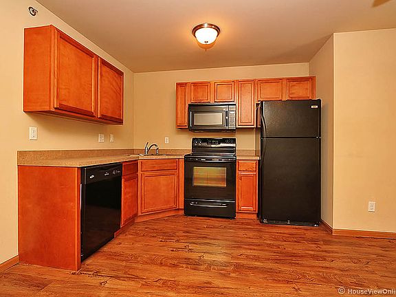 3rd image of 547 Olive St APT 202