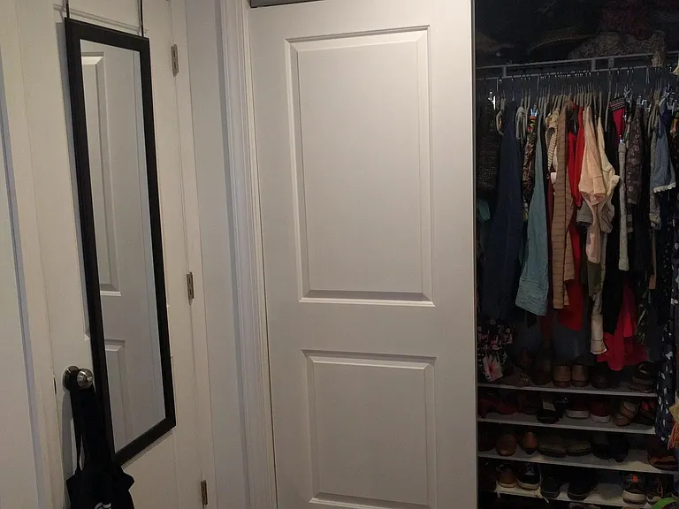 2418A Catharine St — Photo 9