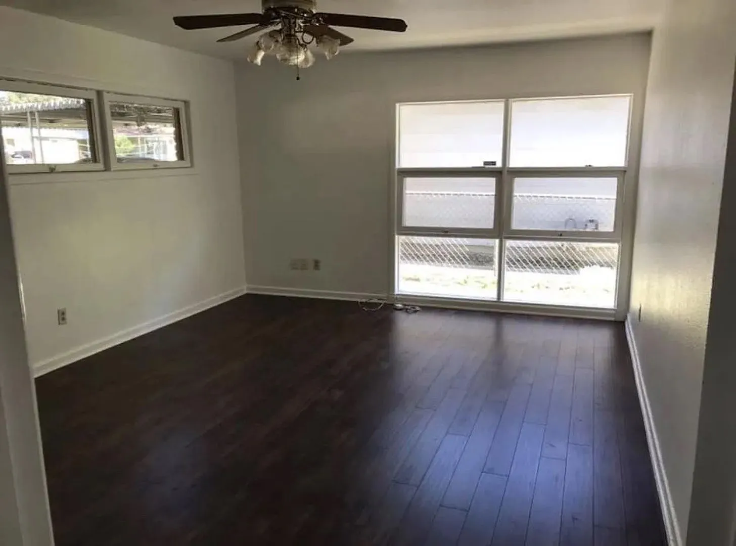 Room in 4 Bedroom Home in San Antonio — Photo 2
