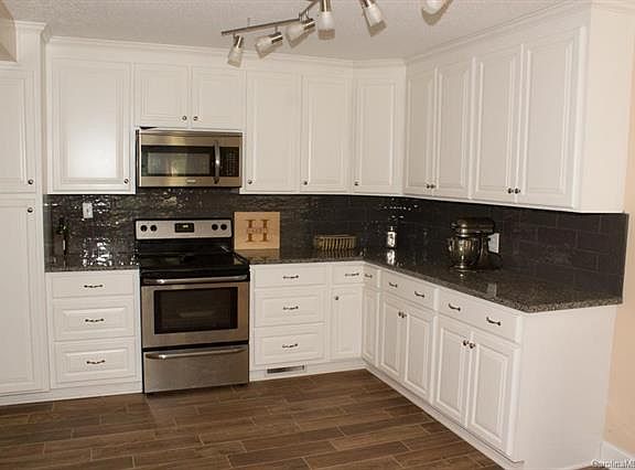 4th image of 221 Beech Brook Ln