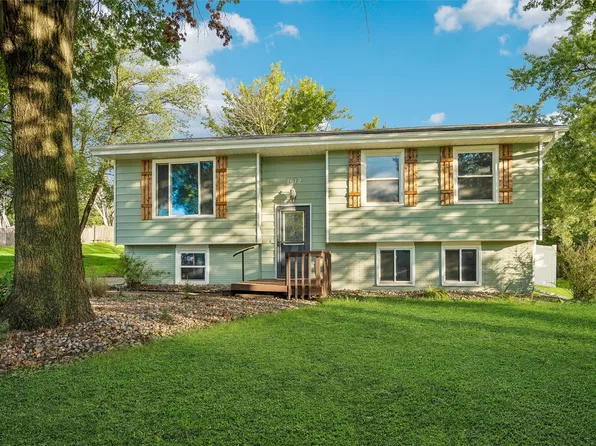 1612 W 5th Ave, Indianola, IA 50125
