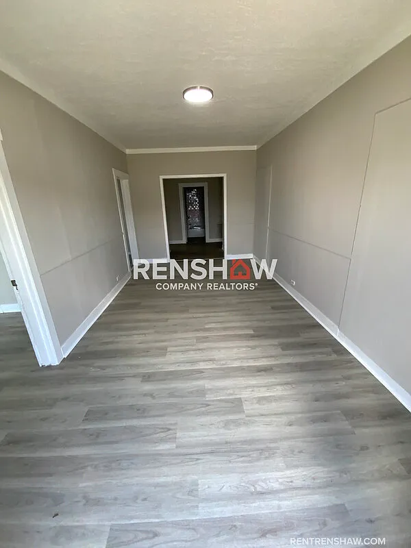 109 S Church St — Photo 2