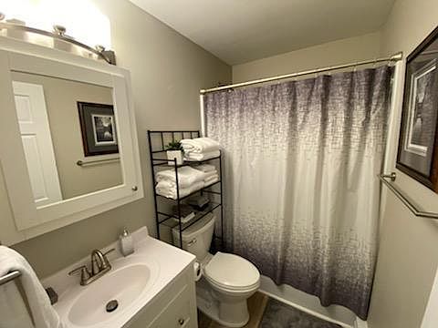 3rd image of 939 Barland St #4