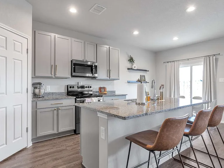 610 Pleasanton Way — Photo 15