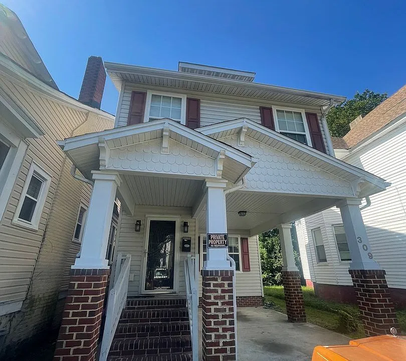 309 W 30th St
