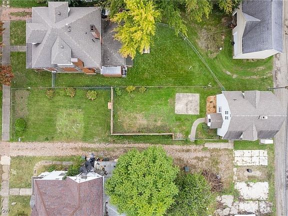 3rd image of 1227 Worley Ave NW