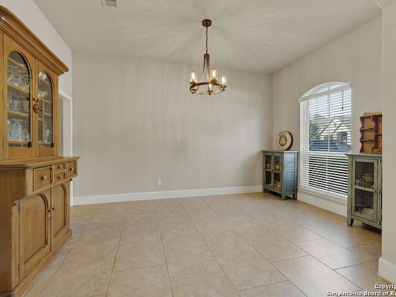5th image of 601 Oak Brook