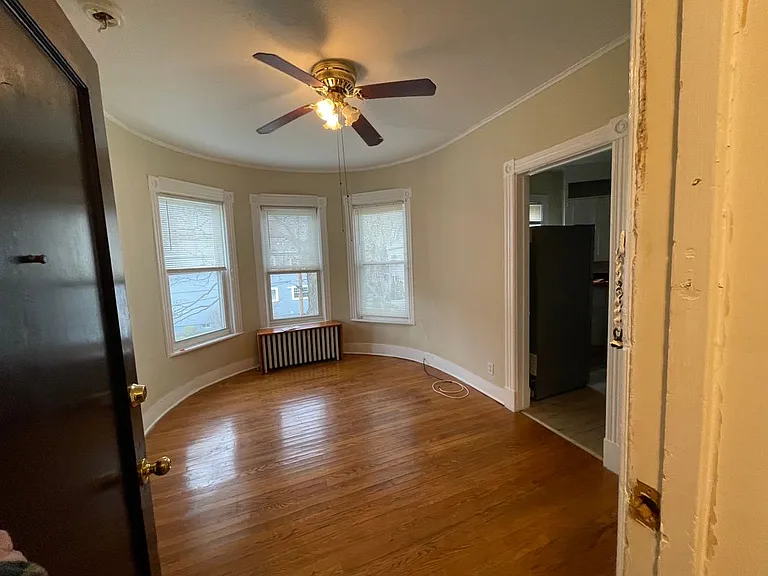 25 Woodlawn Ave #6 — Photo 4