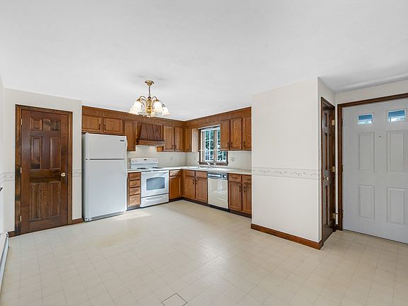 3rd image of 25 Oak St APT D