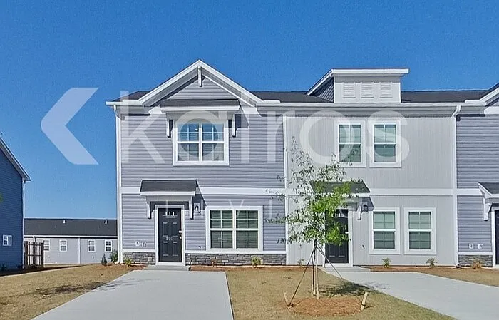 2441 Banyan Cir — Photo 1