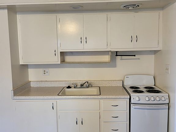 3rd image of 1728 W Shaw Ave #G
