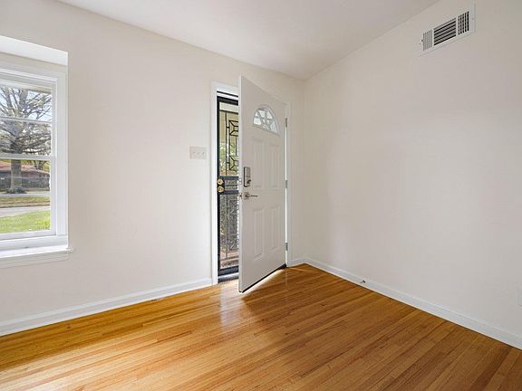 4th image of 1460 Lehr Dr