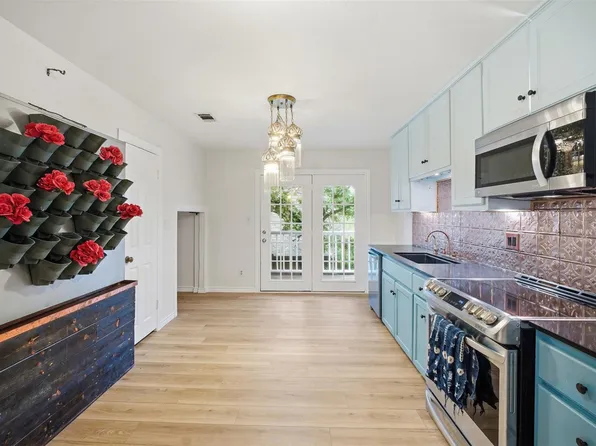 1104 Franklin Dr, San Marcos, TX 78666