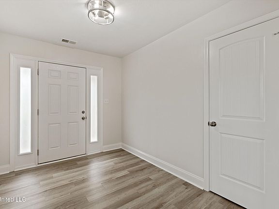 4th image of 3233 W Hartland Dr
