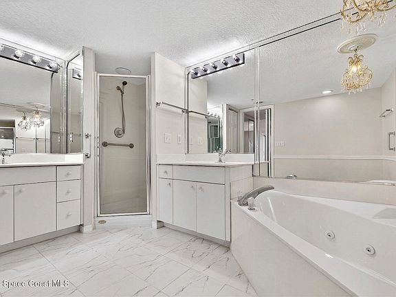 4th image of 102 Riverside Dr APT 306