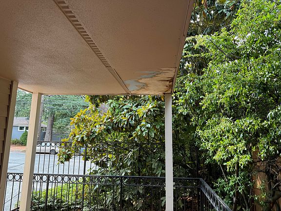 4th image of 4054 NE 55th St APT 101