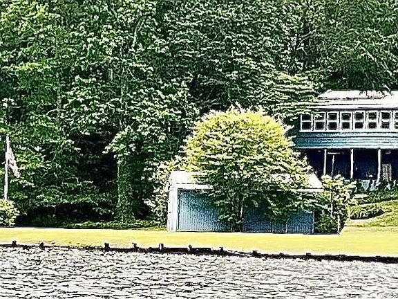3rd image of 318 Lake Shore Dr