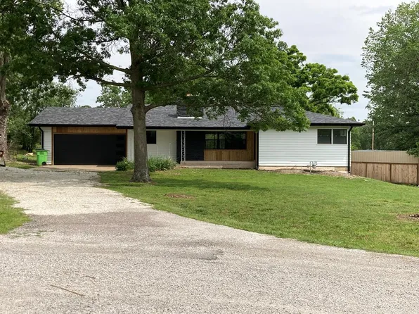 21280 Oakwood Pl, Chanute, KS 66720