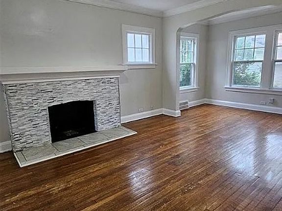 4th image of 18119 Lake Shore Blvd