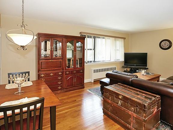 3rd image of 264 Cherry Valley Ave APT A2