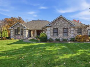 1135 Mary Ellen Dr, Crown Point, IN 46307