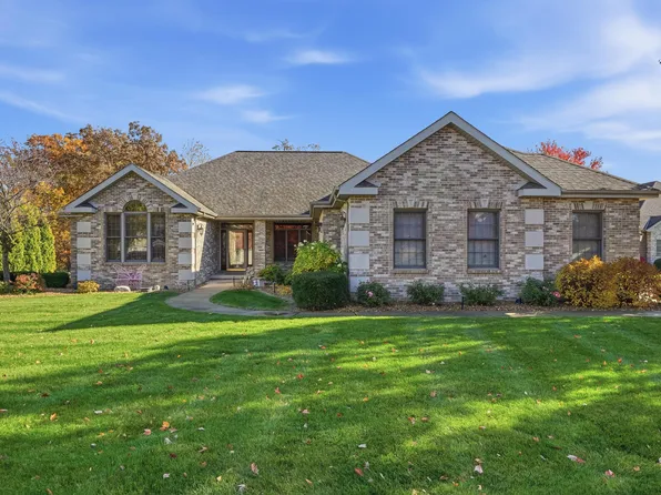 1135 Mary Ellen Dr, Crown Point, IN 46307