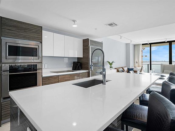 3rd image of 460 NE 28th St APT 1104