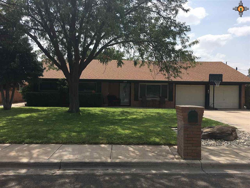 1st image of 125 W Silver Dr