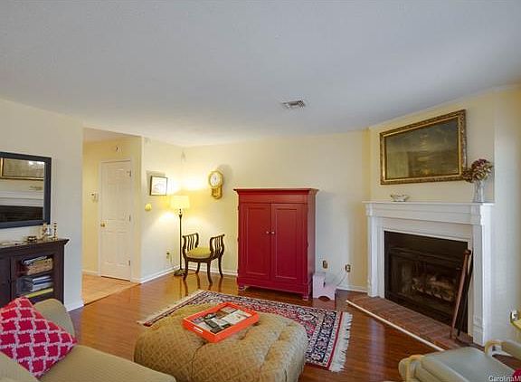 4th image of 845 Coventry Ln