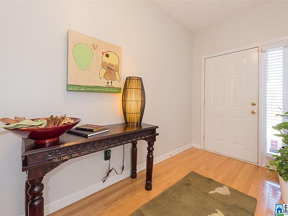 3rd image of 1013 Castlemaine Dr
