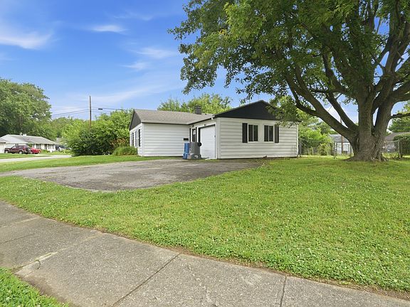 4th image of 3857 Chateau Dr