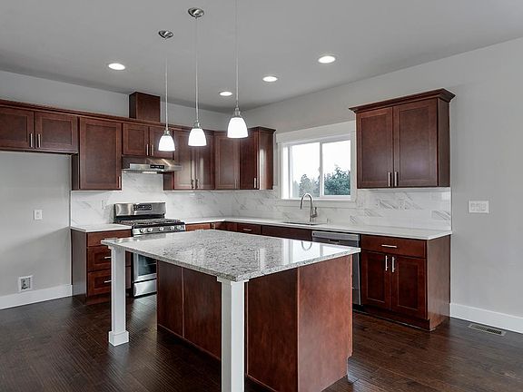 full kitchen with island