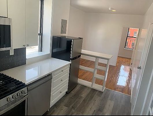 1st image of 717 9th Ave #5B