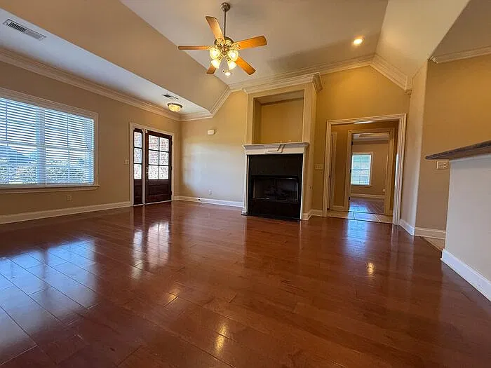 3 bed, 2.0 bath, 1545 sqft, $1,695 — Photo 3