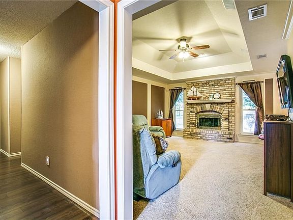 3rd image of 3805 Ashford Dr