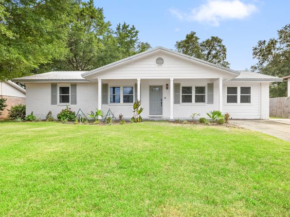 122 Dyer St