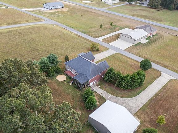3rd image of 290 Skyway Dr