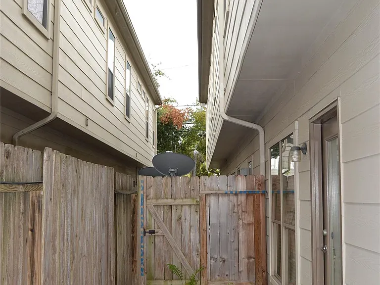 4040 Center St — Photo 24