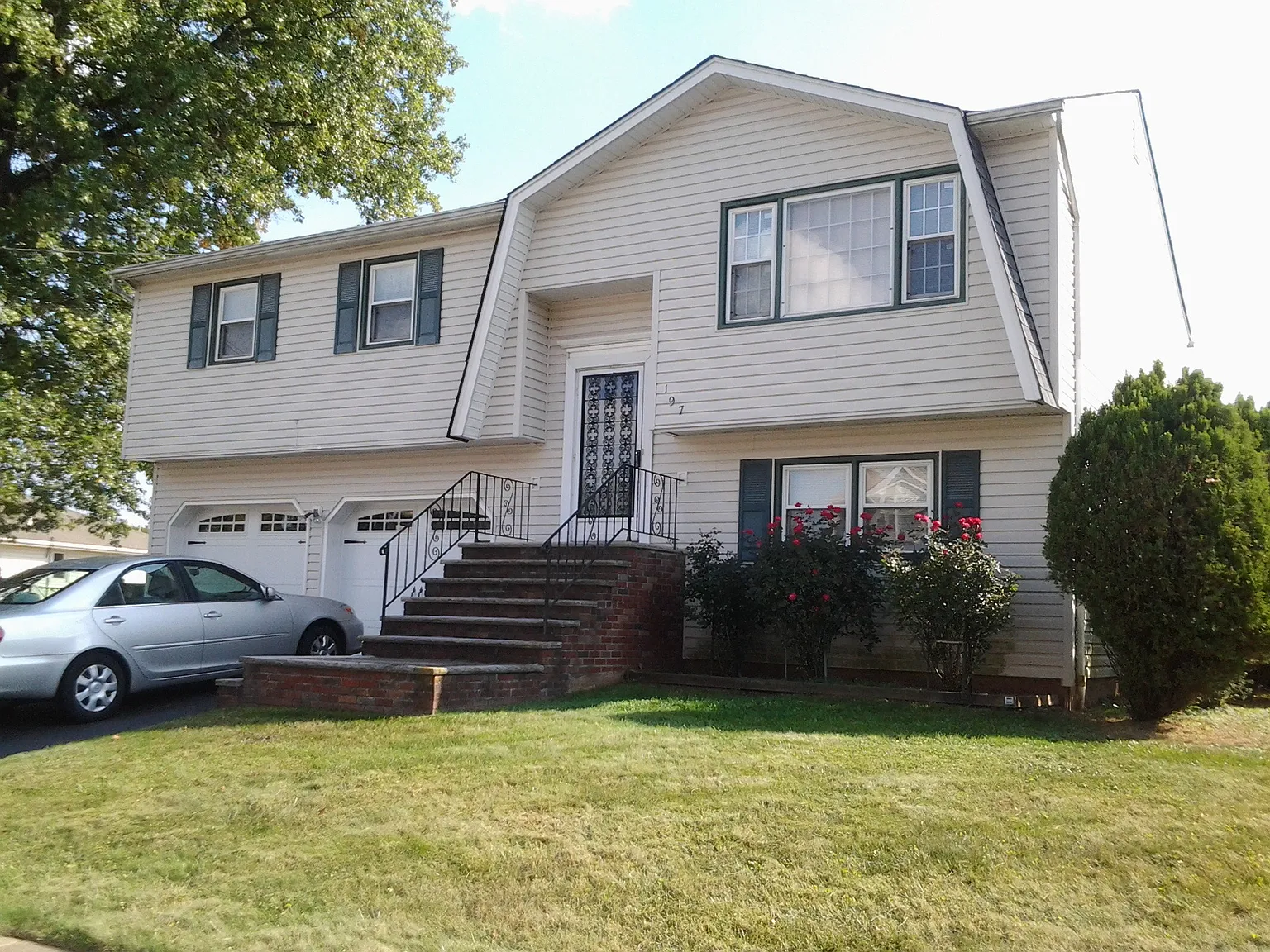 197 W 1st St photo 1