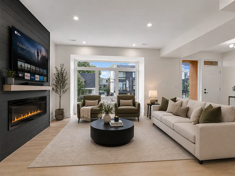 372 Berkley Ave #A — Photo 2