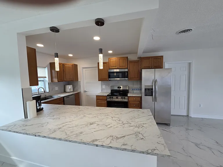 305 SE Airoso Blvd — Photo 11
