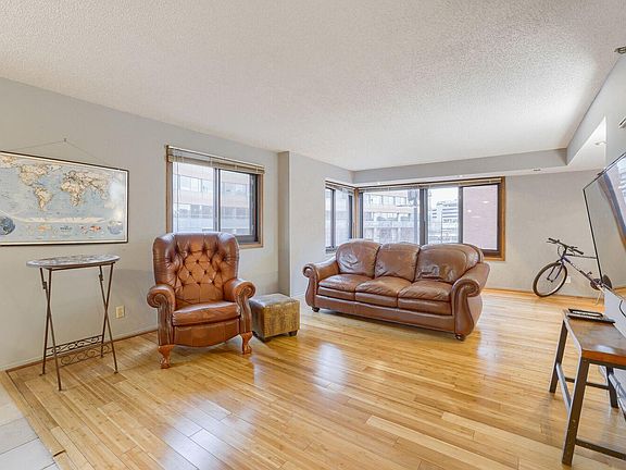 3rd image of 26 10th St W Unit 302
