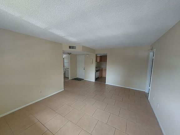 4th image of 584 Fairways Ln APT F204