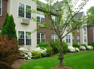 25 Crest St APT 102, Westwood, NJ 07675